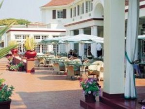 ©Victoria Falls Hotel, Simbabwe; Kalahari – Afrika Spezial Safaris, Dresden
