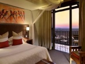 ©Victoria Falls Safari Lodge, Simbabwe; Kalahari – Afrika Spezial Safaris, Dresden
